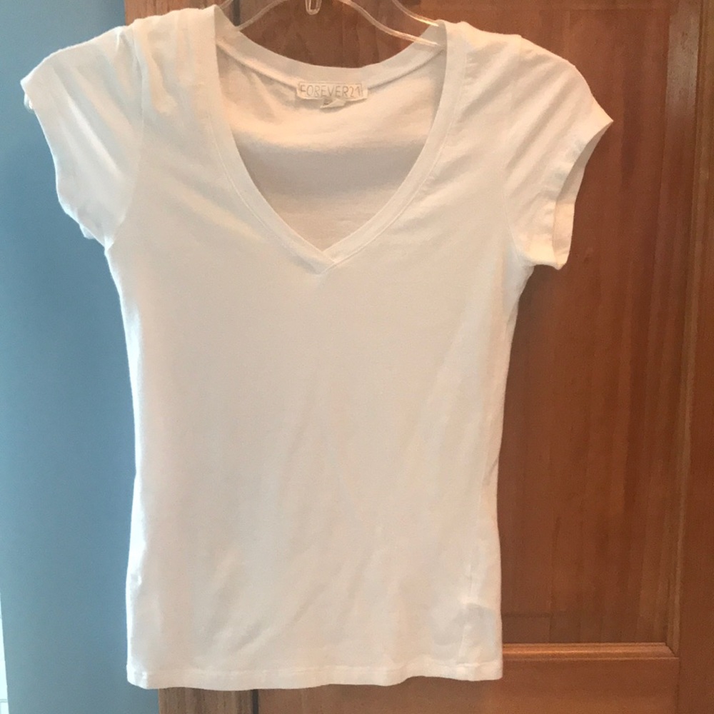 White v-neck. Size Small
